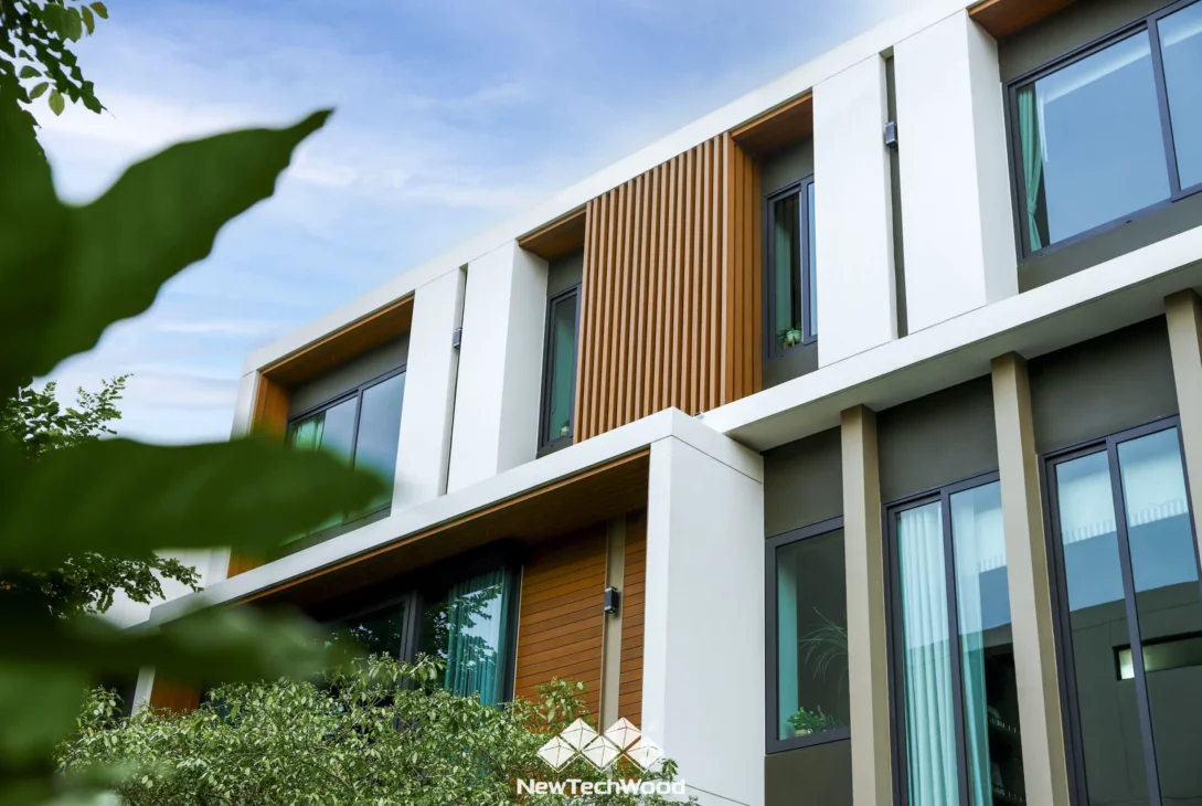 ระแนงไม้เทียมภายนอก