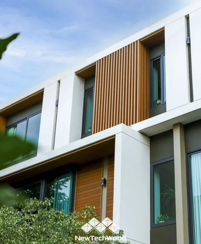 เปลี่ยนผนังให้หรูหรา ทนทานทุกสภาพอากาศ: คู่มือเลือก ระแนงไม้เทียมภายนอก คุณภาพสูง และทำไมต้อง KSWOOD